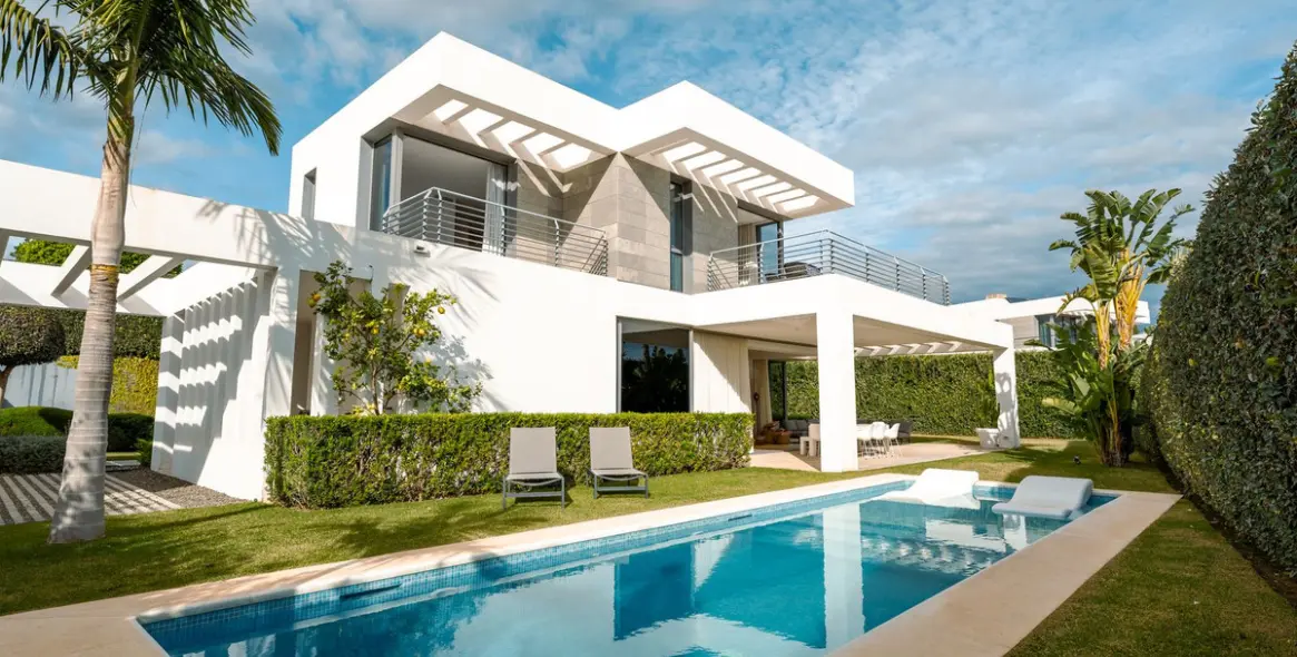 Long-term rent of detached villa in Cancelada 1
