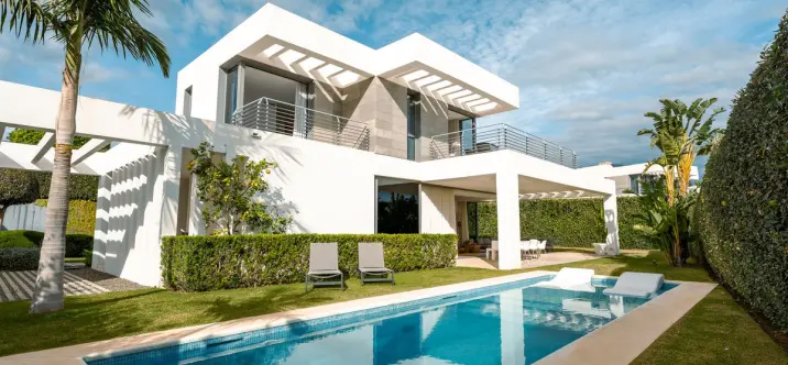 Long-term rent of detached villa in Cancelada 0