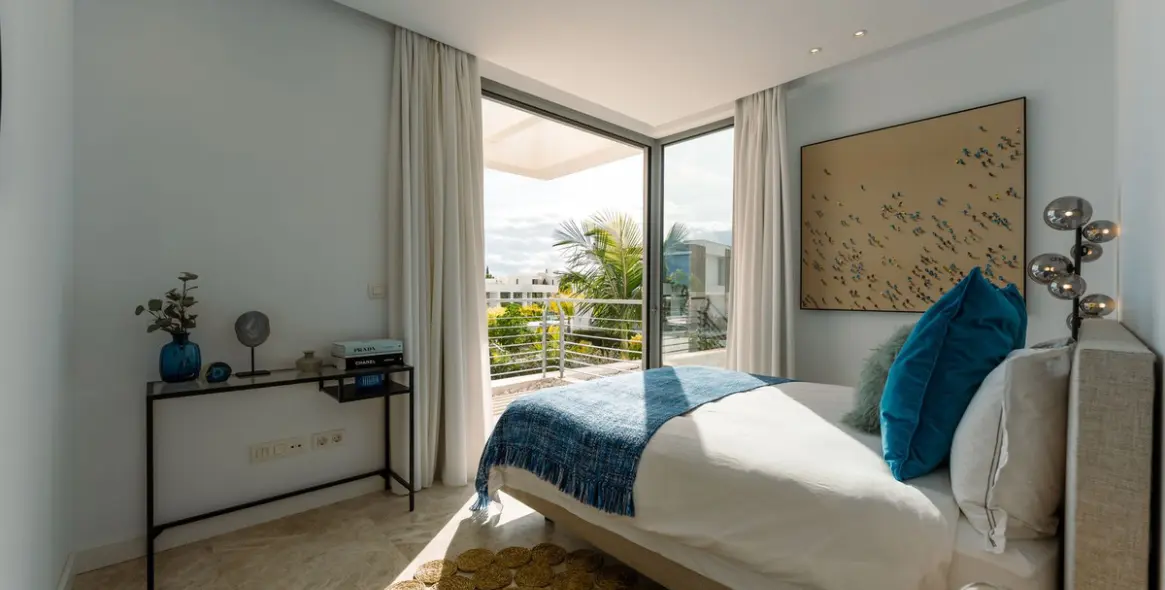Long-term rent of detached villa in Cancelada 40
