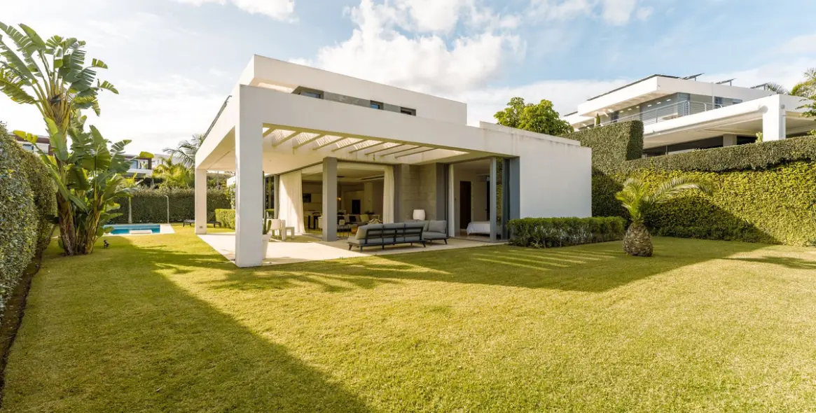 Long-term rent of detached villa in Cancelada 41