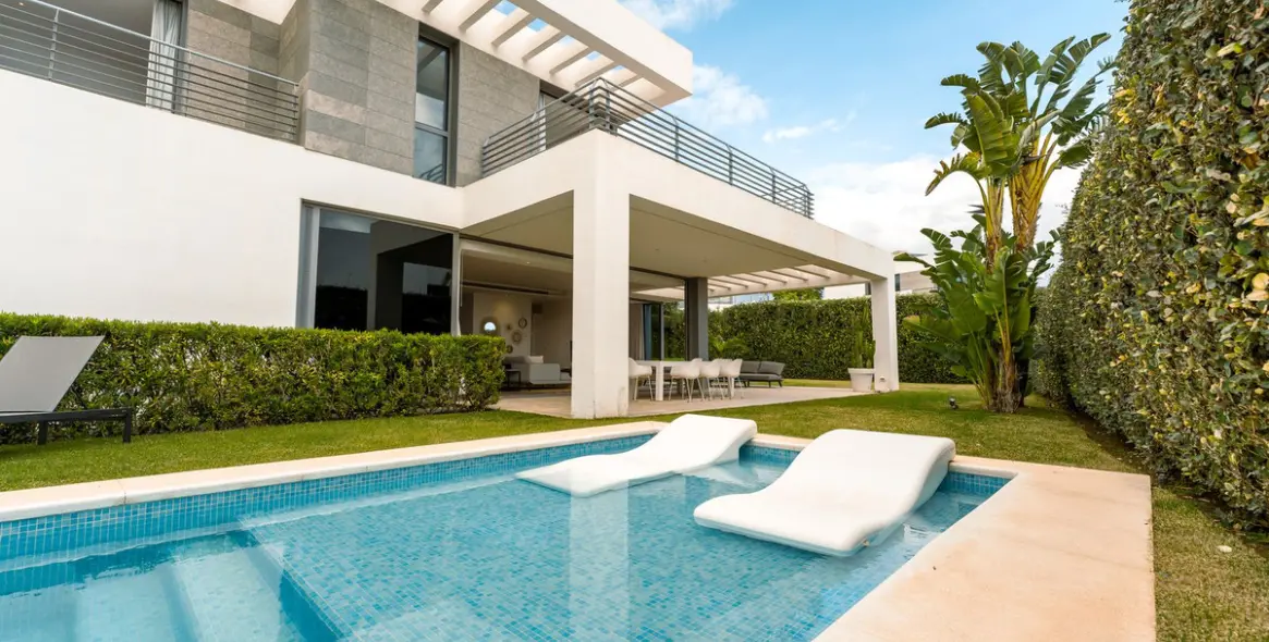 Long-term rent of detached villa in Cancelada 54