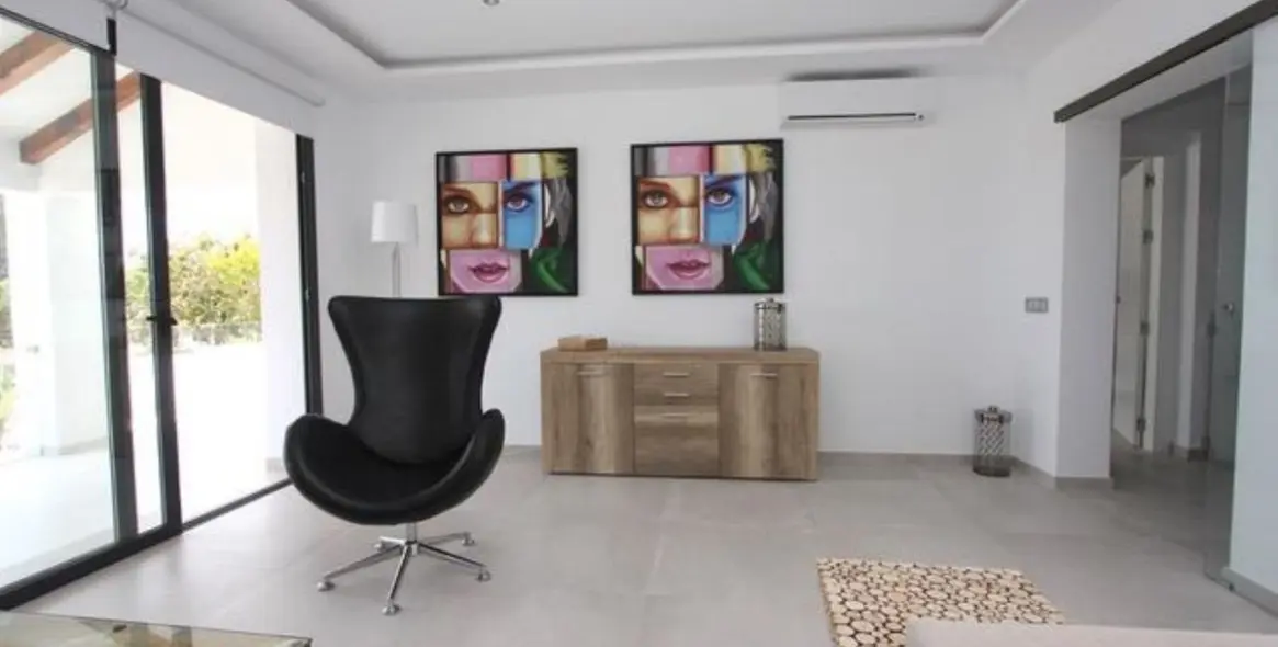 Долгосрочная аренда  отдельно стоящей виллы в Elviria 1