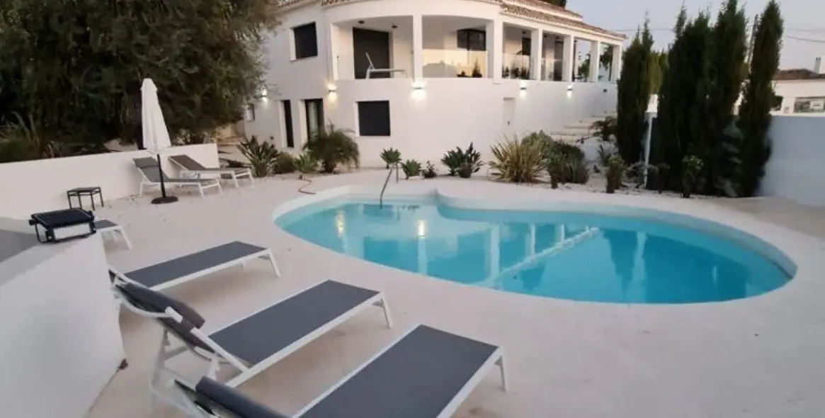 Долгосрочная аренда  отдельно стоящей виллы в Elviria 17