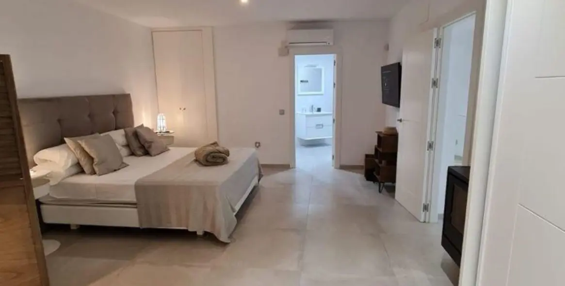 Долгосрочная аренда  отдельно стоящей виллы в Elviria 18