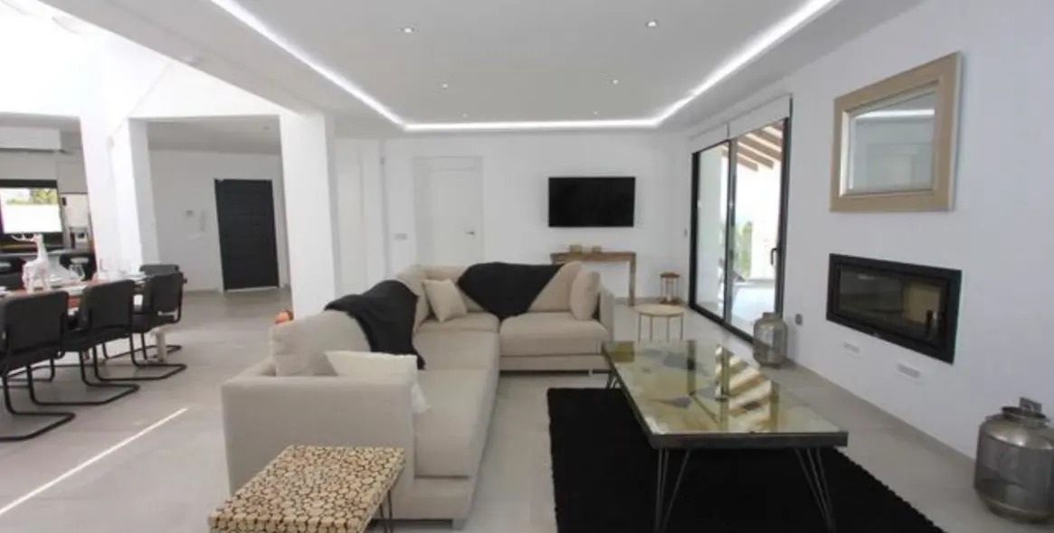 Долгосрочная аренда  отдельно стоящей виллы в Elviria 20