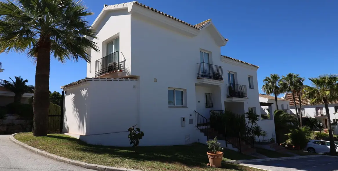 Sale of townhouse in Riviera del Sol 37