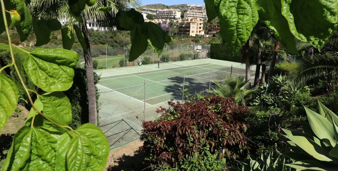 Sale of townhouse in Riviera del Sol 38