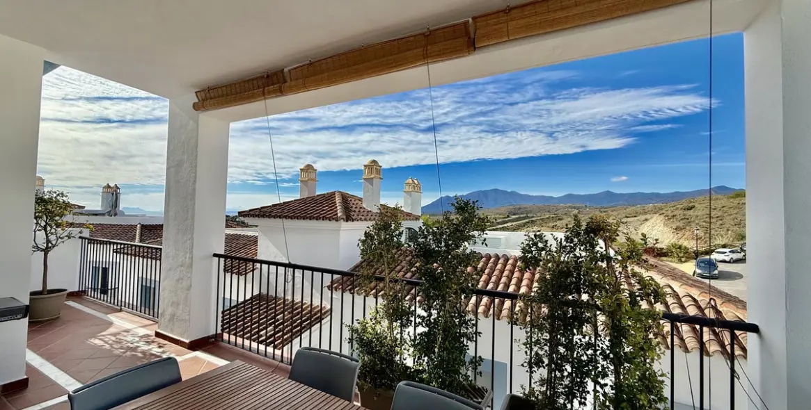 Sale of ground floor apartment in El Paraiso 2