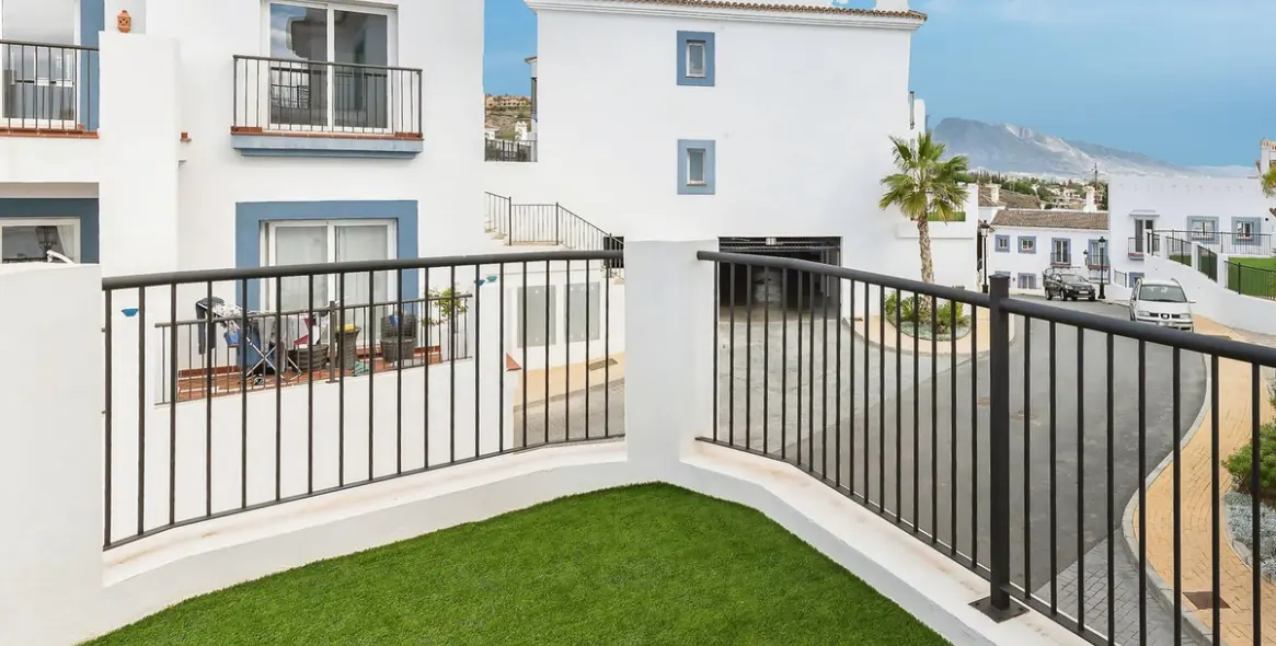 Продажа апартаментов на первом этаже в El Paraiso 24