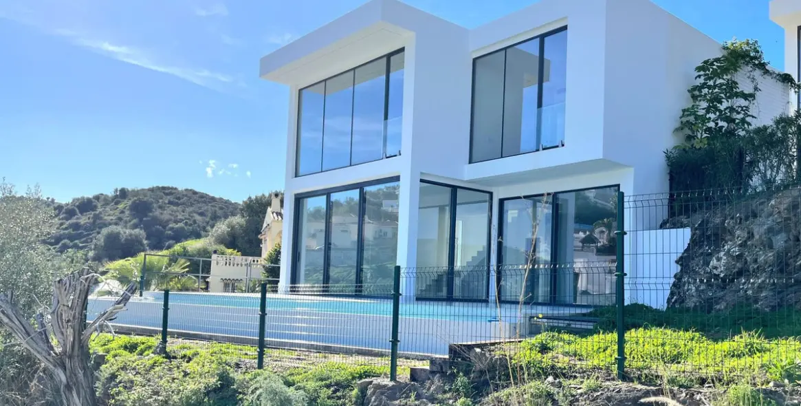 Продажа  отдельно стоящей виллы в Cerros del Aguila 1