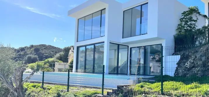 Venta de villa independiente en Cerros del Aguila 0