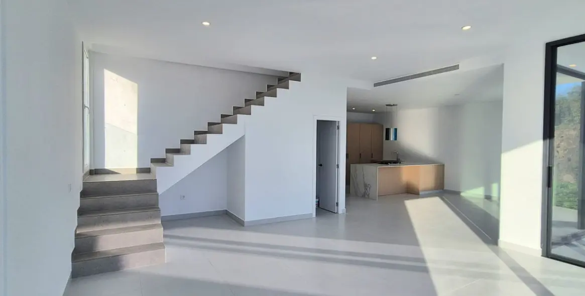 Продажа  отдельно стоящей виллы в Cerros del Aguila 5