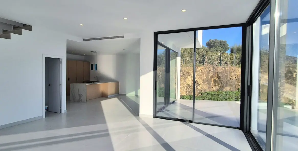 Продажа  отдельно стоящей виллы в Cerros del Aguila 9