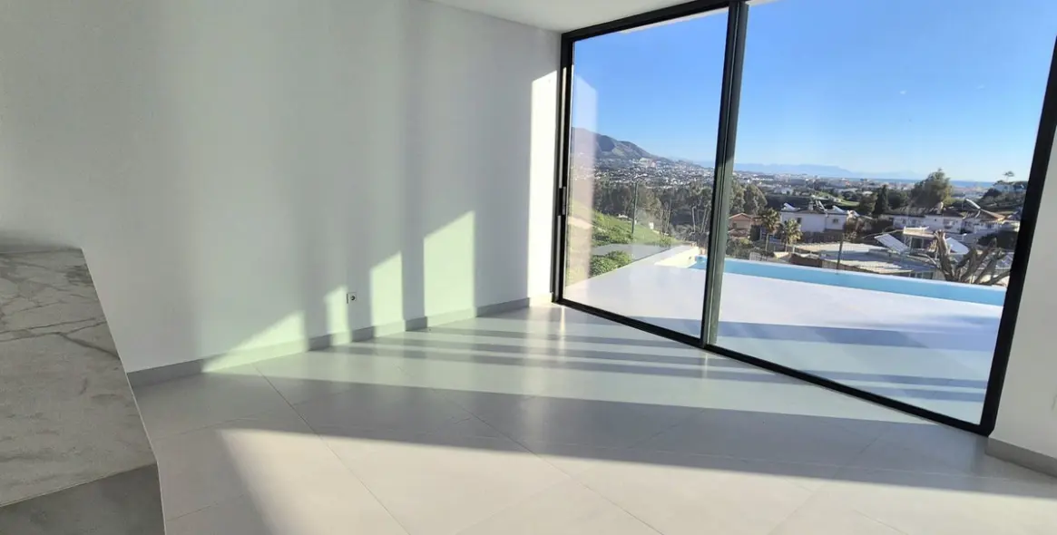 Продажа  отдельно стоящей виллы в Cerros del Aguila 20