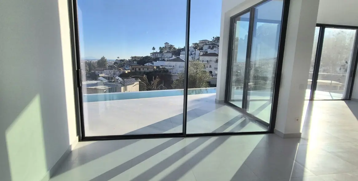 Sale of detached villa in Cerros del Aguila 21