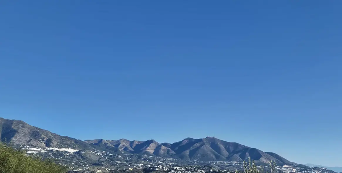 Sale of detached villa in Cerros del Aguila 25