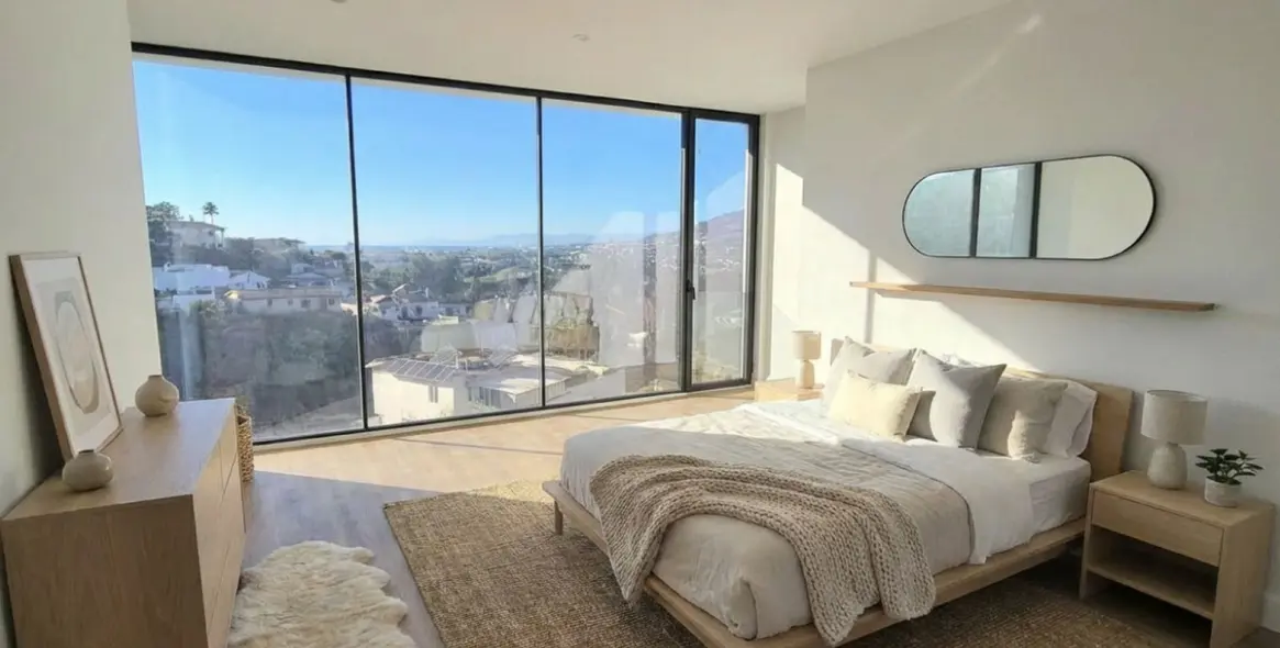 Sale of detached villa in Cerros del Aguila 28