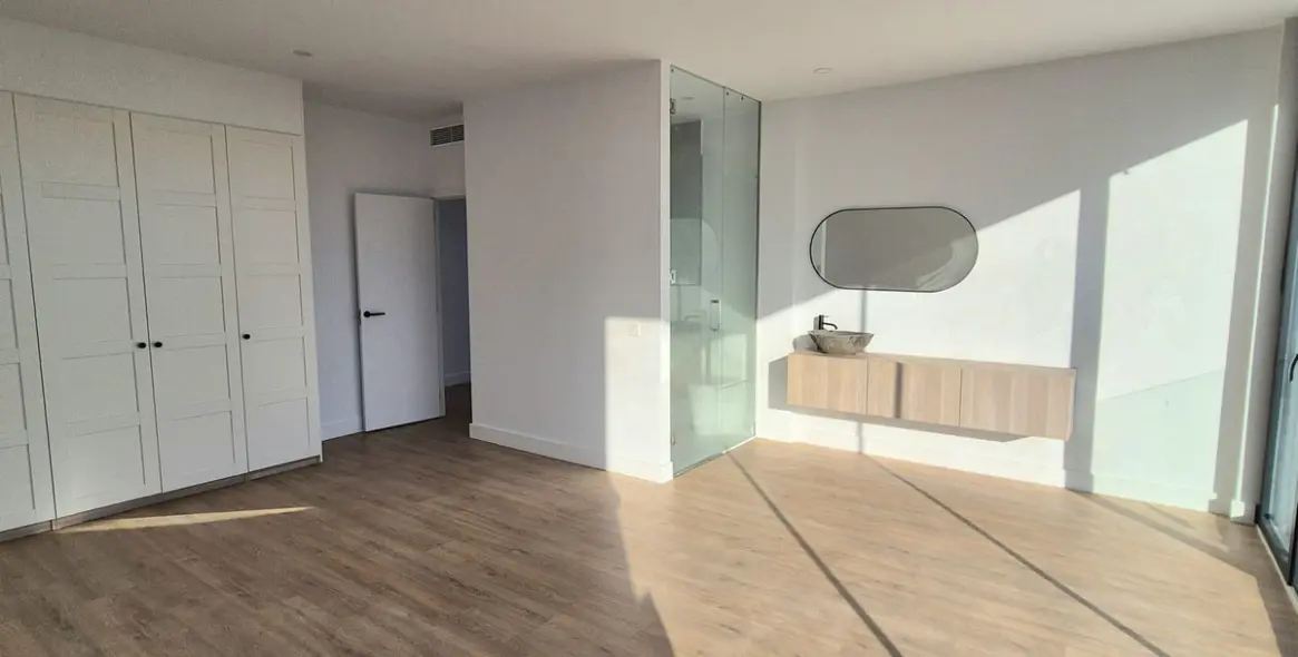 Sale of detached villa in Cerros del Aguila 29