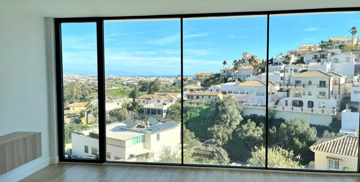 Sale of detached villa in Cerros del Aguila 31