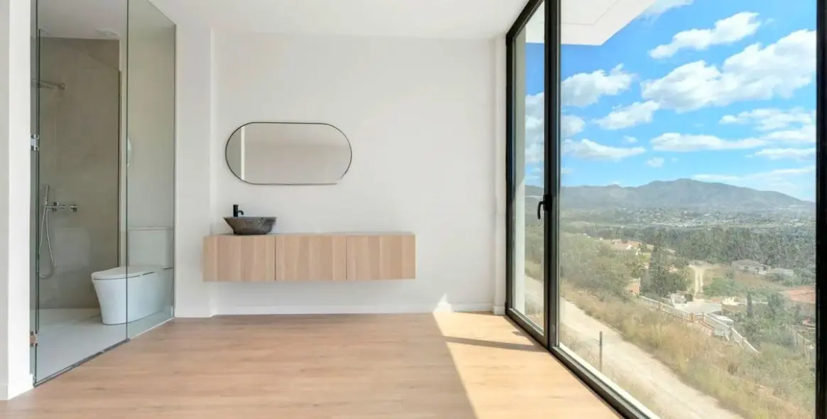 Sale of detached villa in Cerros del Aguila 32