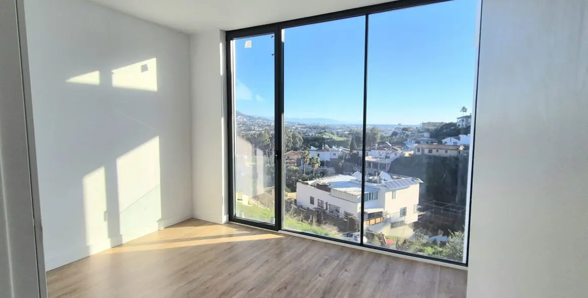 Sale of detached villa in Cerros del Aguila 35