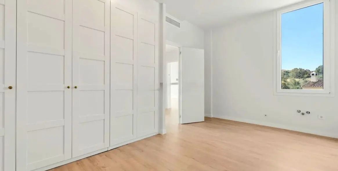 Sale of detached villa in Cerros del Aguila 42