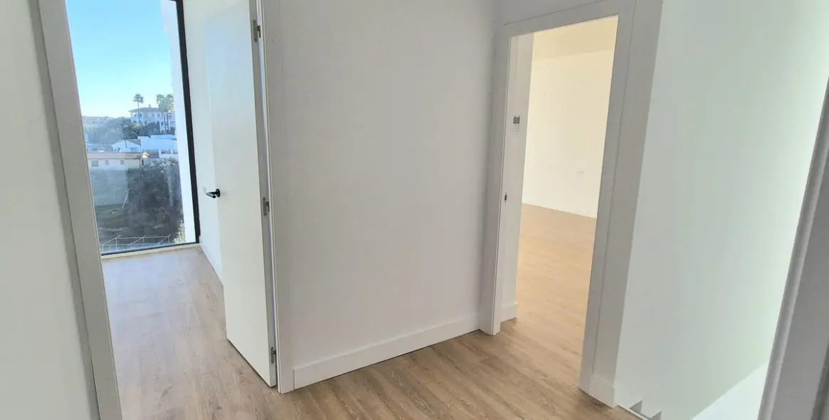 Sale of detached villa in Cerros del Aguila 46