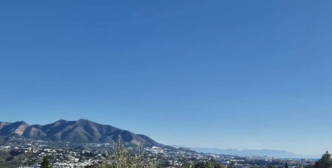 Sale of detached villa in Cerros del Aguila 65