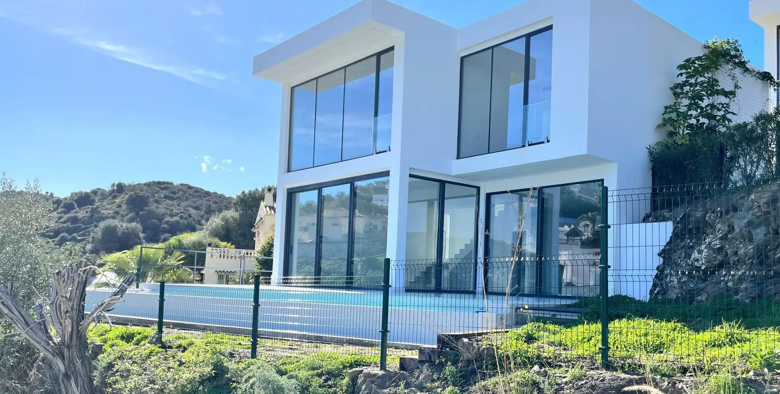 Venta de villa independiente en Cerros del Aguila 2
