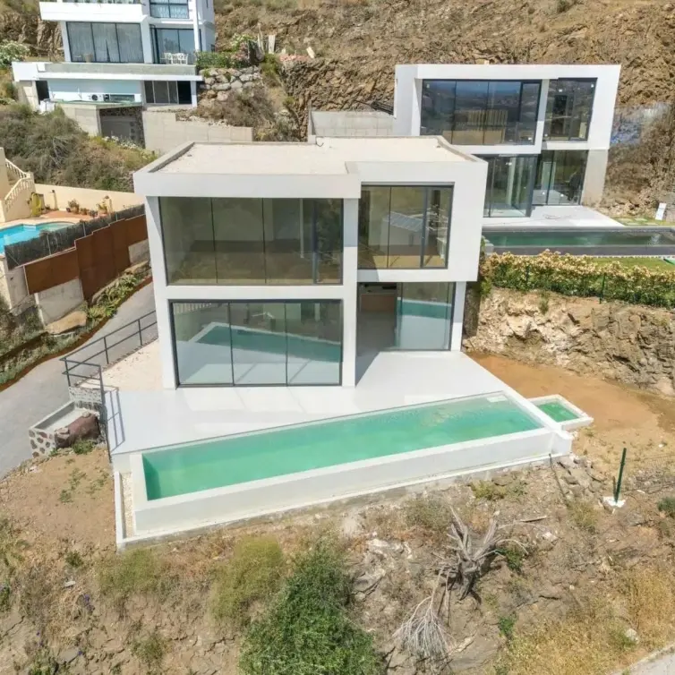 Sale of detached villa in Cerros del Aguila
