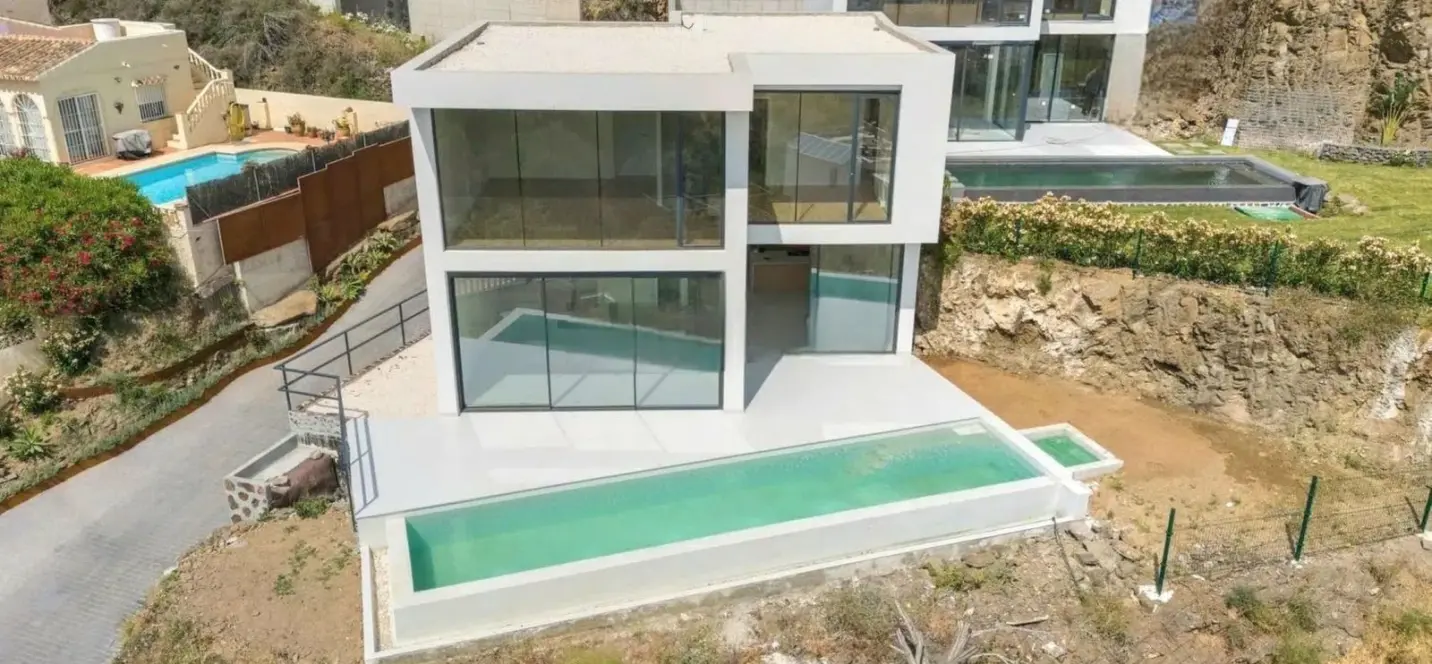 Sale of detached villa in Cerros del Aguila 3