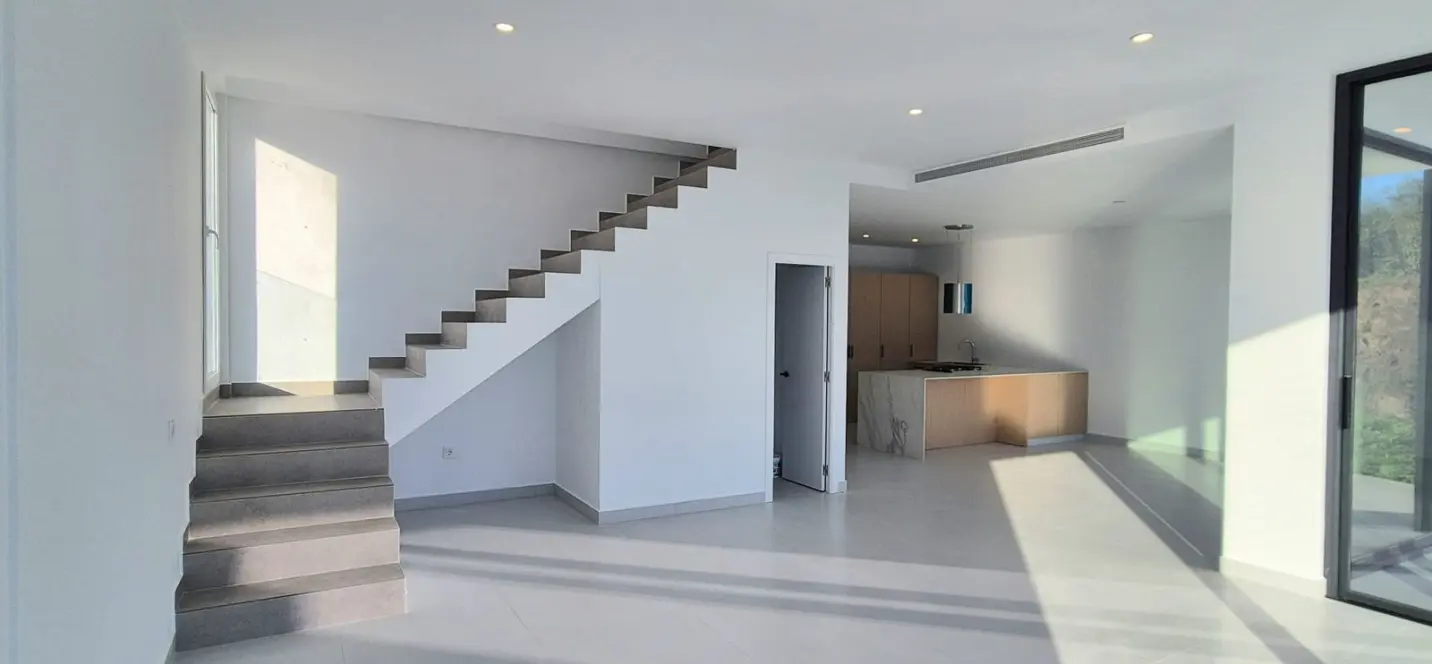 Sale of detached villa in Cerros del Aguila 4