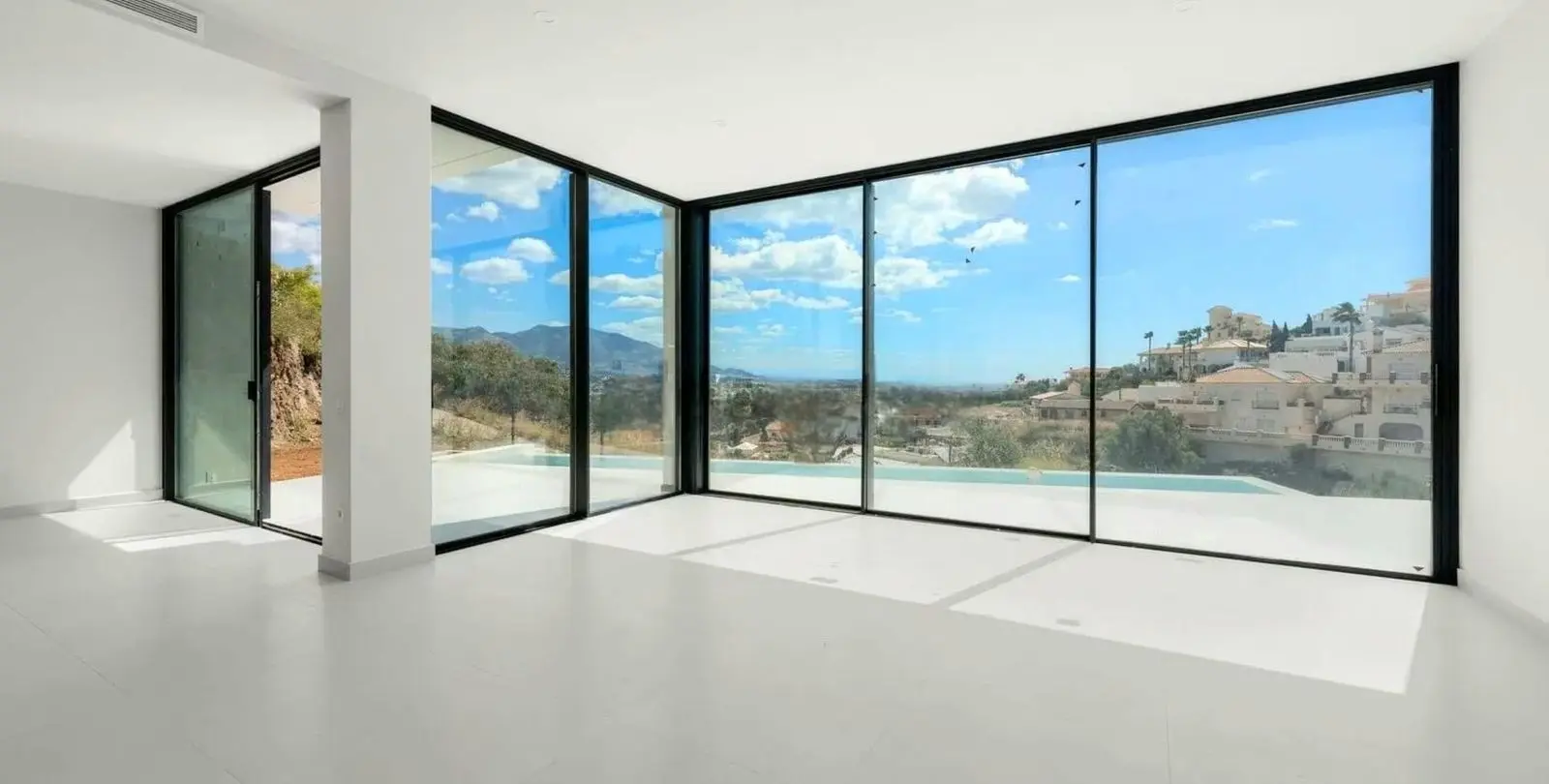 Venta de villa independiente en Cerros del Aguila 6