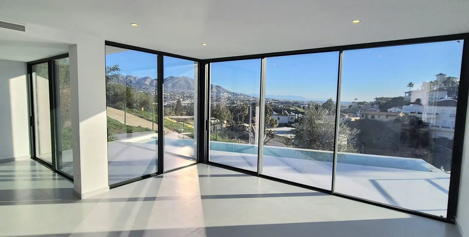 Venta de villa independiente en Cerros del Aguila 9
