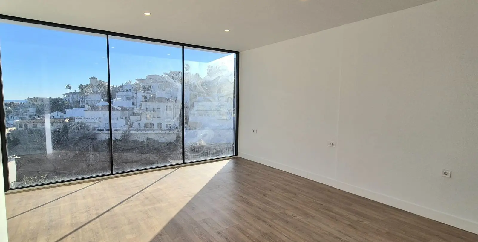 Venta de villa independiente en Cerros del Aguila 28