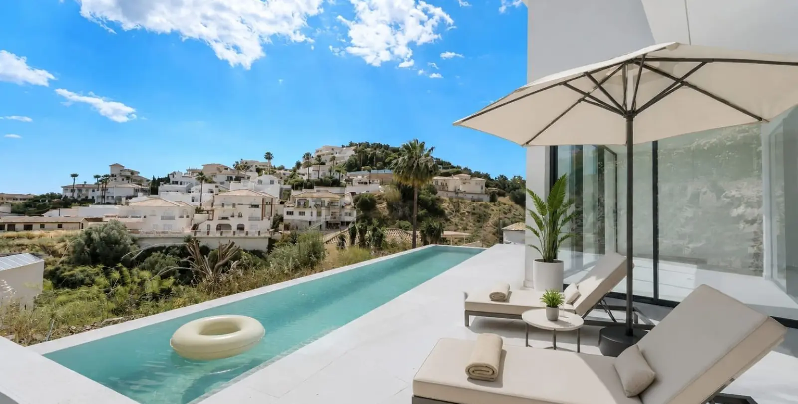 Venta de villa independiente en Cerros del Aguila 54