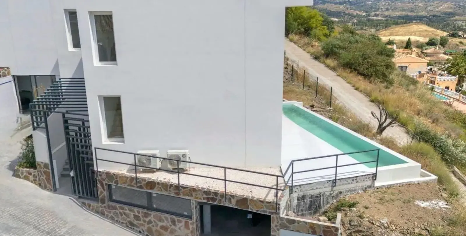Venta de villa independiente en Cerros del Aguila 75