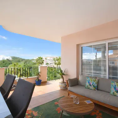 Sale of middle floor apartment in Riviera del Sol