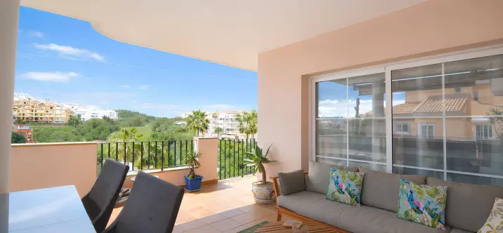 Sale of middle floor apartment in Riviera del Sol 0