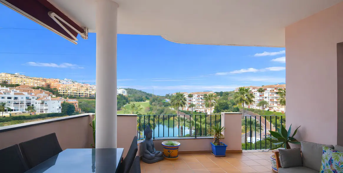 Sale of middle floor apartment in Riviera del Sol 4