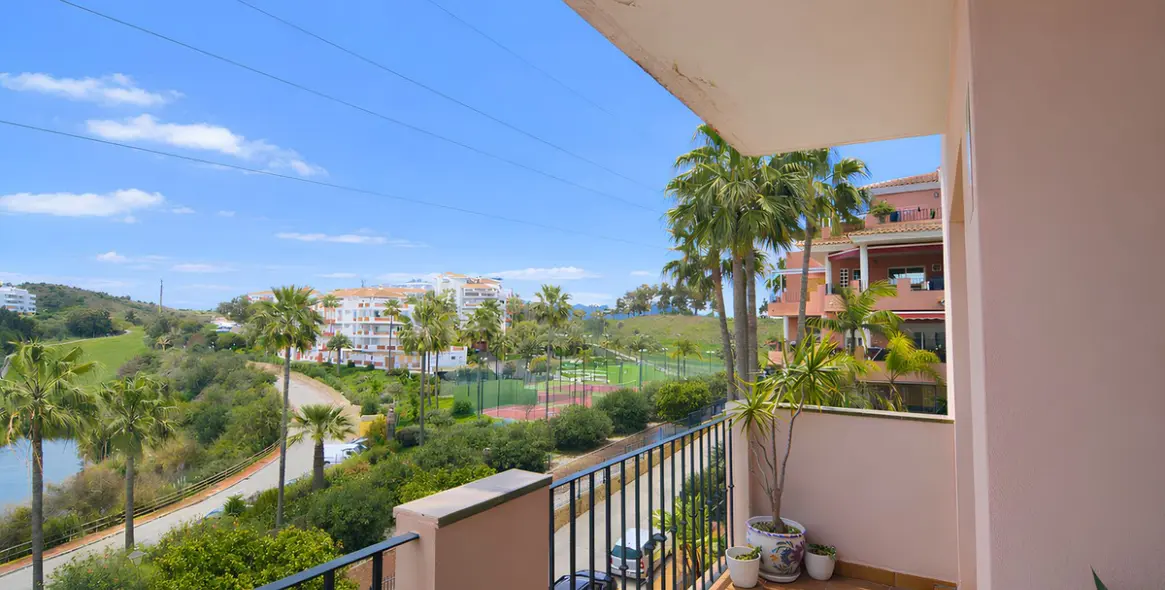 Sale of middle floor apartment in Riviera del Sol 5
