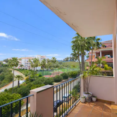 Sale of middle floor apartment in Riviera del Sol
