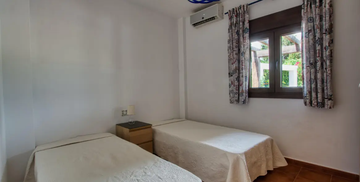 Продажа  отдельно стоящей виллы в South of spain 24