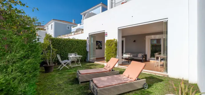 Продажа апартаментов на первом этаже в Estepona 0