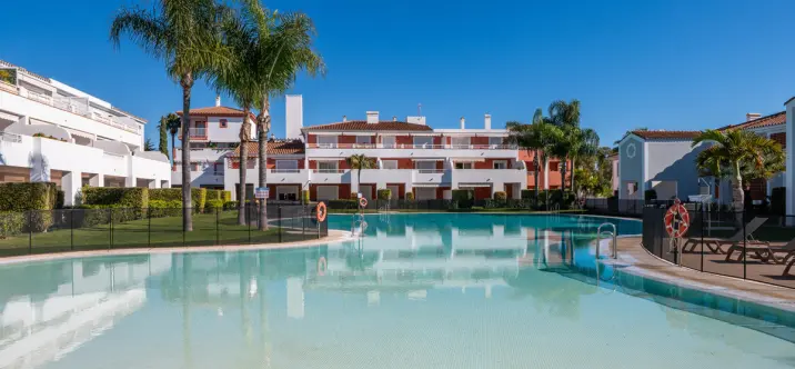 Продажа апартаментов на первом этаже в Estepona 1