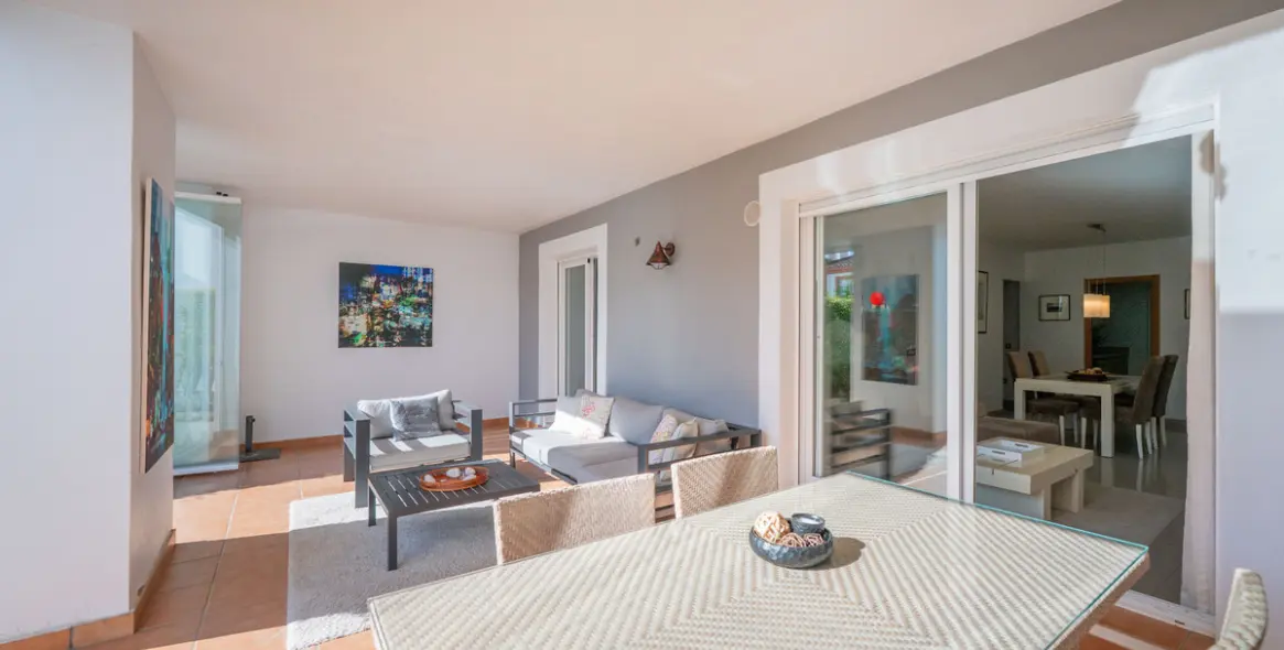 Sale of ground floor apartment in Estepona 3