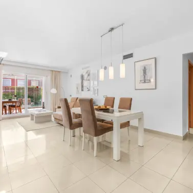 Продажа апартаментов на первом этаже в Estepona