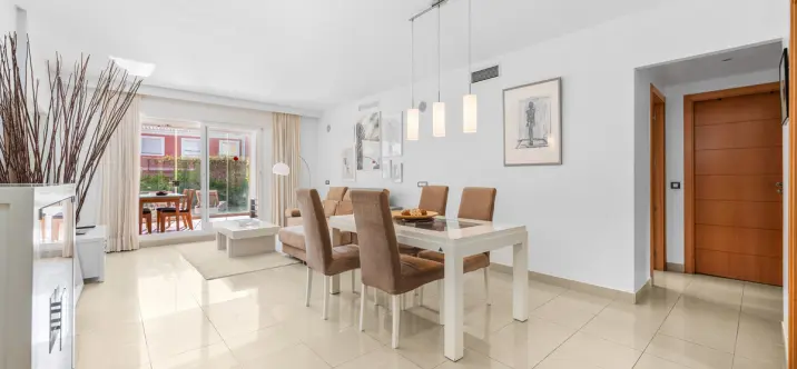 Продажа апартаментов на первом этаже в Estepona 3