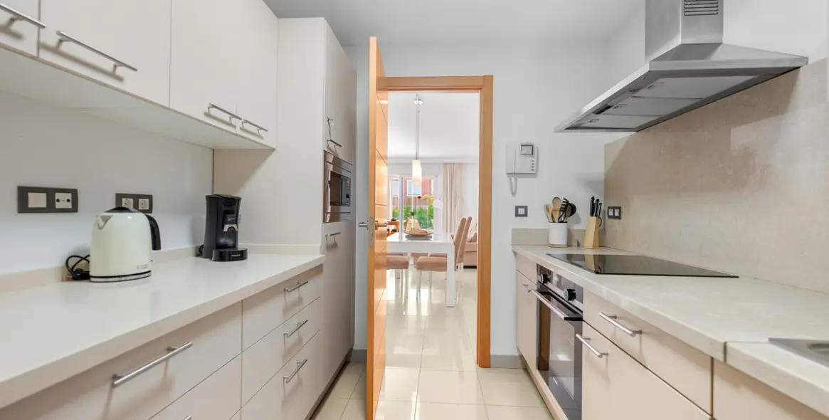 Sale of ground floor apartment in Estepona 13