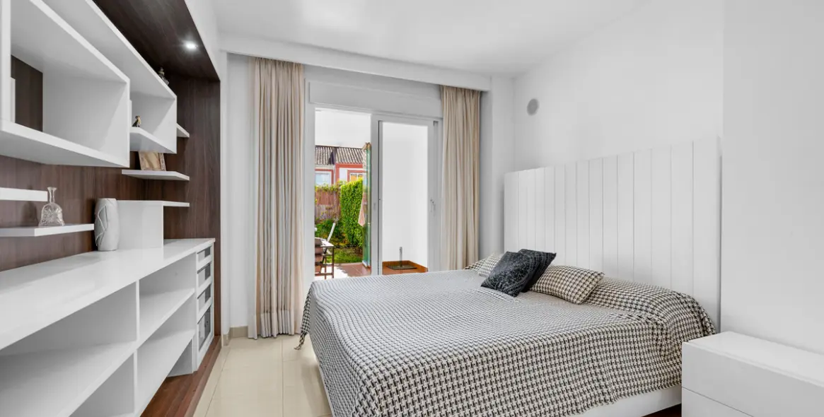 Sale of ground floor apartment in Estepona 15